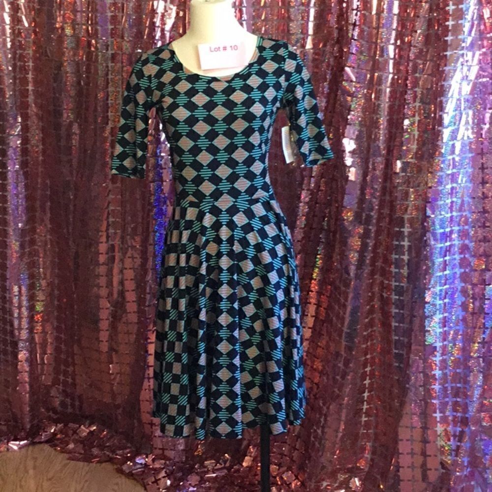 NWT LULAROE NICOLE dress in size small, diamond design